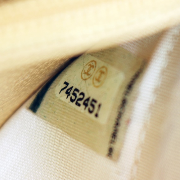 Chanel Porte Monnaie Tan Leather Wallet with Gold Tone CC Logo EUC - Picture 4 of 16